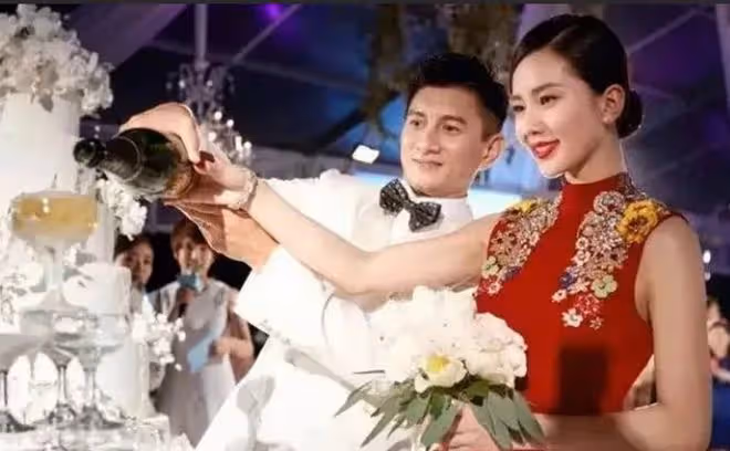 最新後續:譚竹還曾劈腿酒吧男,哪怕胖貓和她結了婚,也難逃一死