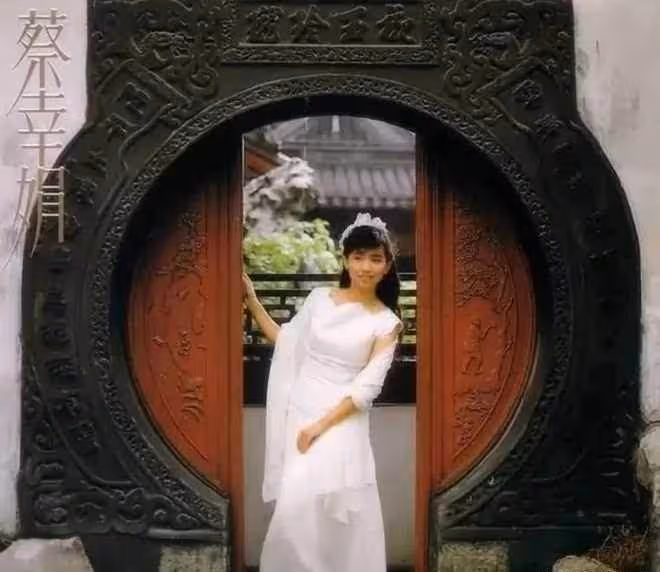 蔡幸娟200張「珍藏照」曝光,前夫淚爆5年婚姻內幕,16歲女兒正面照竟像這個男人!
