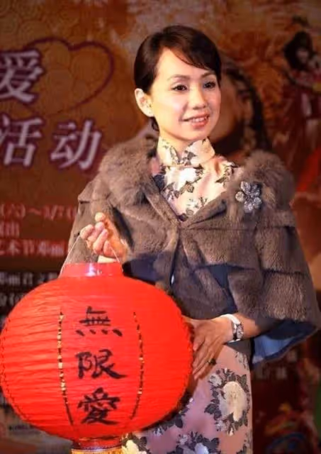 蔡幸娟200張「珍藏照」曝光,前夫淚爆5年婚姻內幕,16歲女兒正面照竟像這個男人!