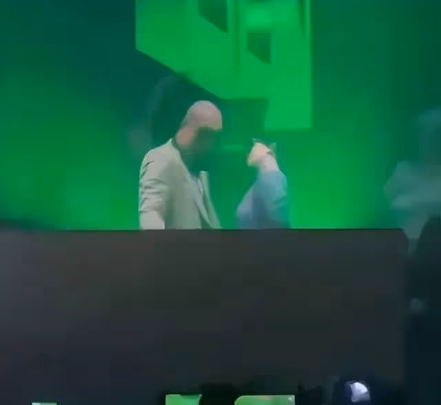 大S近照曝光!參加具俊曄DJ秀慶功宴,面部僵硬表情奇怪引熱議