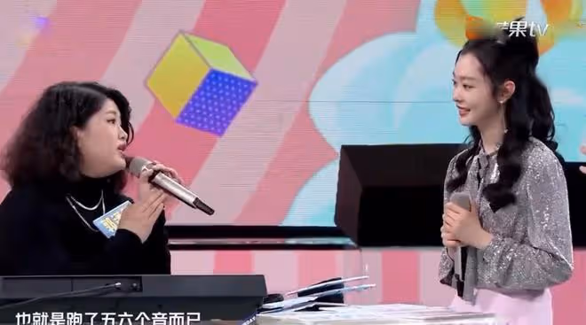 五音不全、唱歌跑調,卻要跨界上晚會嚎一嗓子,誰審美出了問題