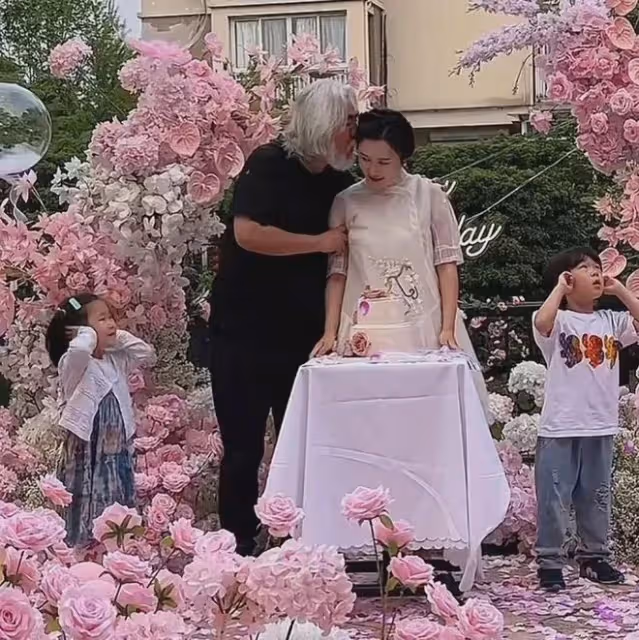 72歲張紀中秀恩愛上熱搜，小30歲妻子杜星霖直言：沒錢不會嫁給他