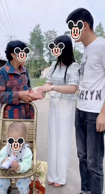 男子帶女友回家看到兒子，滿臉不舍，女友：以後我是他親媽