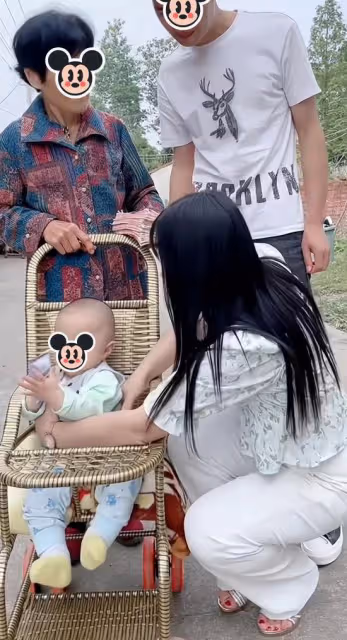 男子帶女友回家看到兒子，滿臉不舍，女友：以後我是他親媽