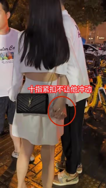 男子與人發生爭執,女友教科書般勸架方式令人羨慕:漂亮還懂事