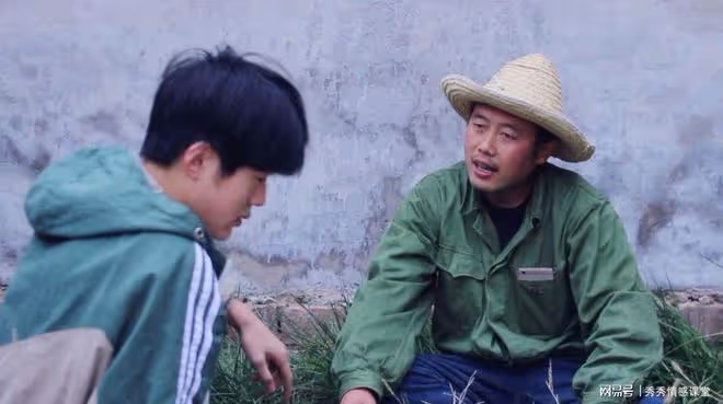 去老丈人家,岳父叫我幫忙挑水灌滿水缸,妻子卻叫我假裝閃了腰