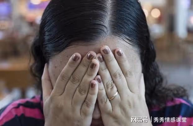女子剛生完兒子,想吃豬蹄,婆婆嫌貴,丈夫:大度點,鹹菜也很補