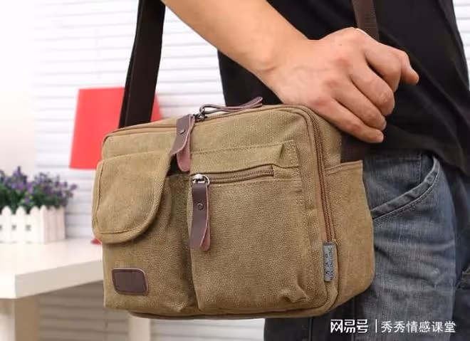 過年回家看父母,我離開時皮包多了卷東西,父親:明年春節別回來