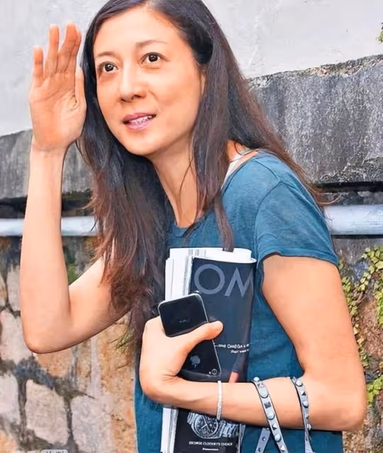 吳綺莉價值1500萬的豪宅雜草叢生,女兒離開後她無心打掃!