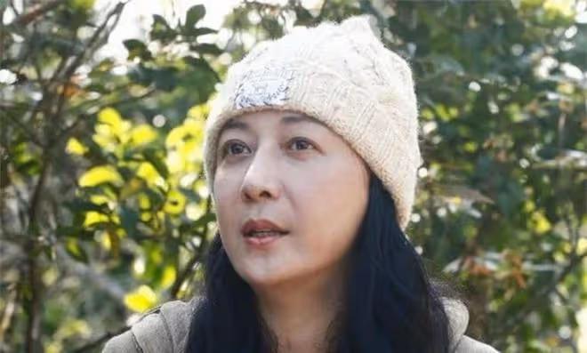 吳綺莉價值1500萬的豪宅雜草叢生,女兒離開後她無心打掃!