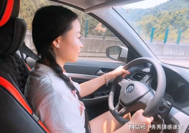 那年家訪時遇大雨,我敲開學生家的門,改變了我人生軌跡