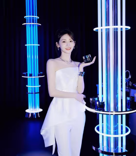 上海這一夜,白西裝大背頭的林更新,揭露了什麼才叫「矜貴儒雅」