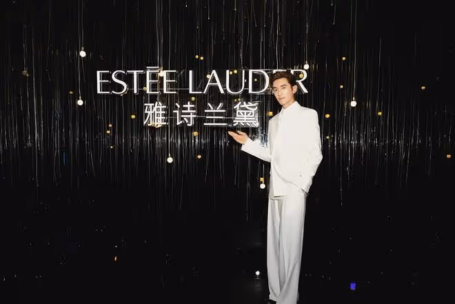 上海這一夜,白西裝大背頭的林更新,揭露了什麼才叫「矜貴儒雅」