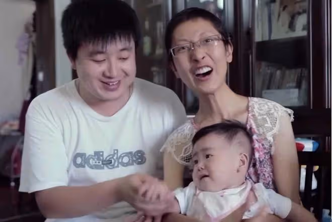 上海一母親捨命生子,去世後丈夫快速再婚,男子:孩子喜歡新媽媽