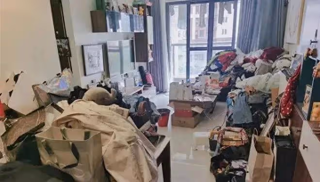 一家六口擠在一個62平,夫妻正常生活都沒有,只有偷摸去酒店