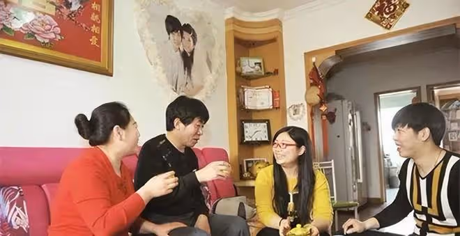 55歲阿姨相親一見鍾情,當晚同居,第二天起床還不知道對方名字!