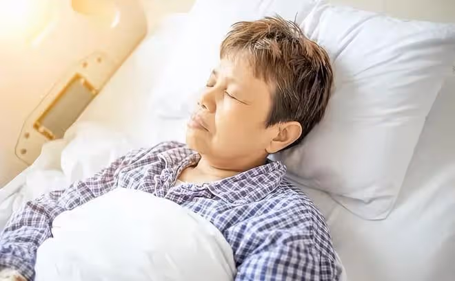 55歲阿姨相親一見鍾情,當晚同居,第二天起床還不知道對方名字!