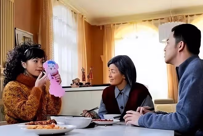 55歲阿姨相親一見鍾情,當晚同居,第二天起床還不知道對方名字!