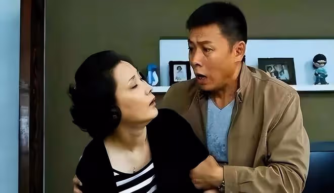 55歲阿姨相親一見鍾情,當晚同居,第二天起床還不知道對方名字!