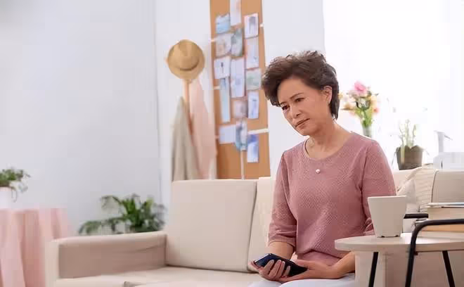 55歲阿姨相親一見鍾情,當晚同居,第二天起床還不知道對方名字!