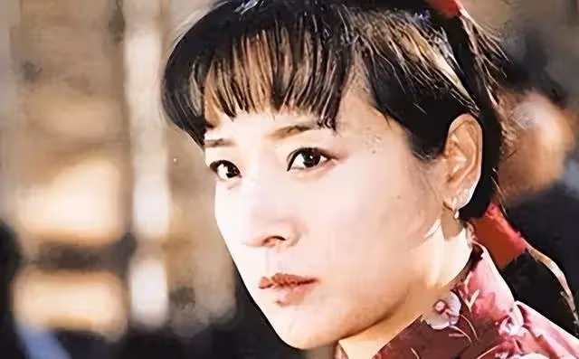 著名演員陳小藝:我雖緋聞不斷,但我永遠都不會辜負坐輪椅的丈夫
