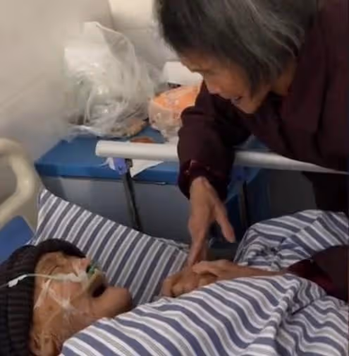 92歲爺爺病重,93歲奶奶決定放棄治療接其回家,最後一句話破防了