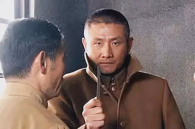 演員陸彭:娶圈外美女,因為妻子成為了大學教授,如今怎樣了?