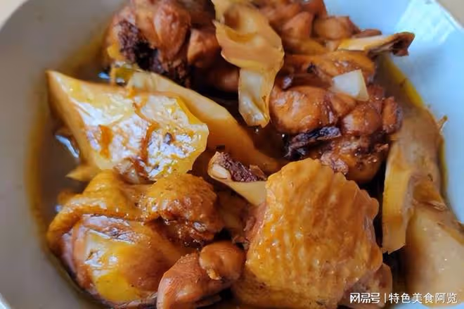 雞肉絕絕子的下飯吃法,搭配鮮酸炒一炒,嫩鮮解饞,味道嘎嘎好吃