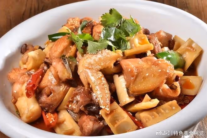 雞肉絕絕子的下飯吃法,搭配鮮酸炒一炒,嫩鮮解饞,味道嘎嘎好吃