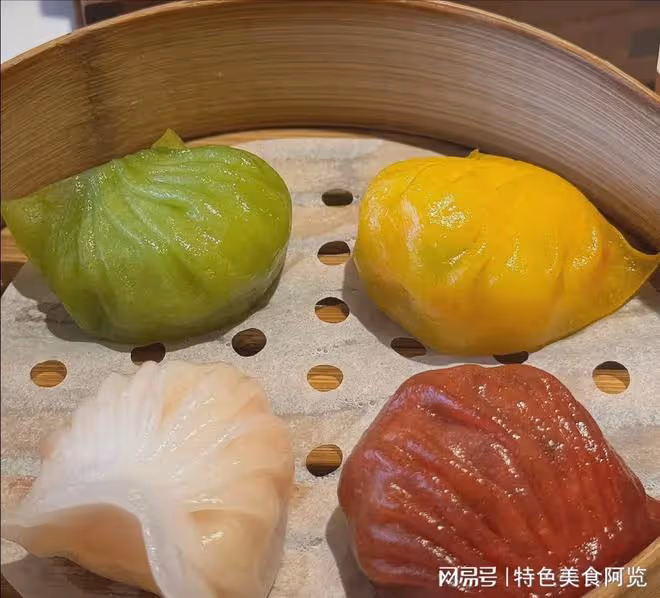 兩個北方人在廣州白天鵝吃早茶，結帳時差點付不起，吃霸王餐了。