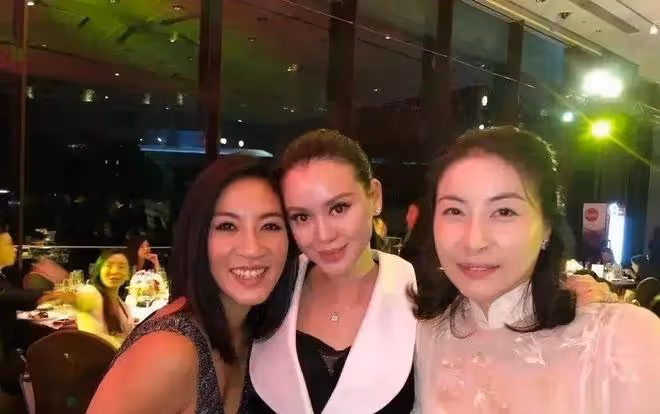 42歲郭晶晶「不節儉」了，她終於活成了真正的「豪門貴婦」