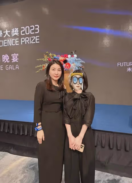 42歲郭晶晶「不節儉」了，她終於活成了真正的「豪門貴婦」