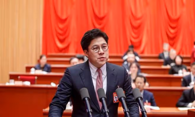 42歲郭晶晶「不節儉」了，她終於活成了真正的「豪門貴婦」