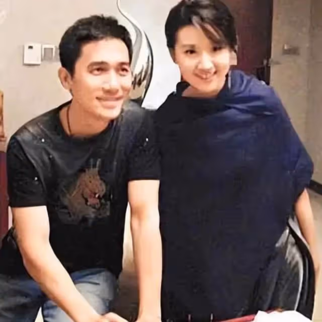 董潔14歲兒子神似梁朝偉，大鼻子如出一轍，網友疑惑重重