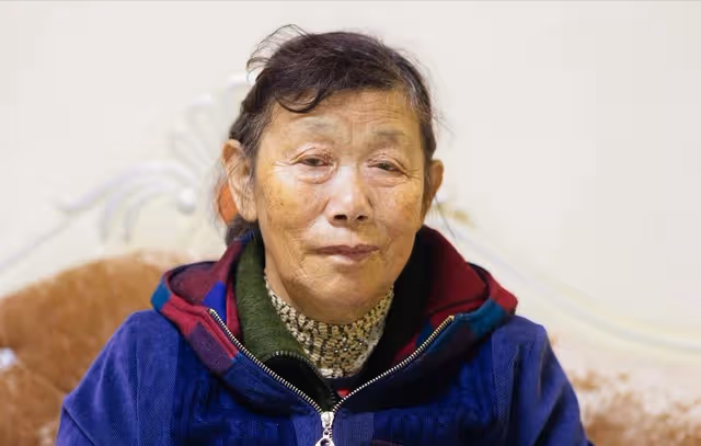 老伴去世後！我73歲「去兒子家養老」感到不對勁　某天隨手「拿兒媳水杯喝水後」憤然離去!