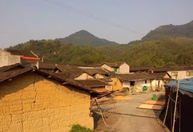 吃泡麵長大！出嫁時惡繼母「給我22萬陪嫁」　3年後去銀行「一取款卻淚崩」：謝謝你，媽媽...