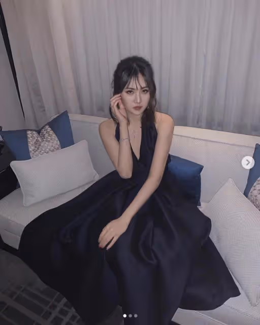 任正非小女兒身材凹凸，21歲輕鬆駕馭深V裙，頂級名媛人美還敢穿