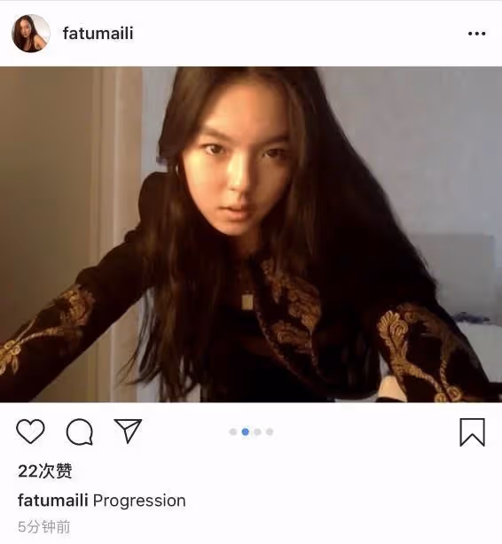 李詠17歲女兒真火辣!化貓眼妝不夠,還穿小號背心做內搭,夠惹眼