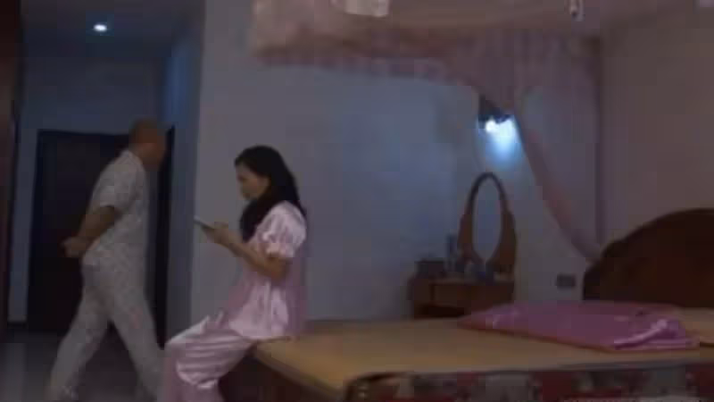 公婆離婚後仍住在一起！半年之後公公找到「新女友」帶回家　「婆婆連夜搬走」公公瞬間不淡定了