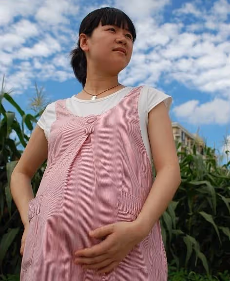 希望老婆為我生兒子！ 老婆第一胎自然產下女兒，出月子後「終於可以親熱」...我開心抱著她「但一摸到她肚子」我氣炸停手：離婚吧😤