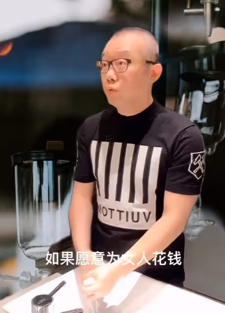 胖貓事件波及知名主持人，塗磊評論區已經淪陷，過往爭議言論被扒