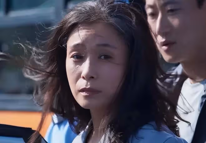 劉丹撿淘到寶了！《生活在別處的我們》悶聲開播，吊足觀眾胃口