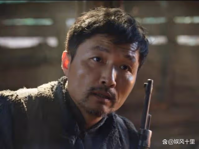 《哈爾濱1944》內鬼就藏在卓文身邊，看似不起眼，卻在扮豬吃老虎