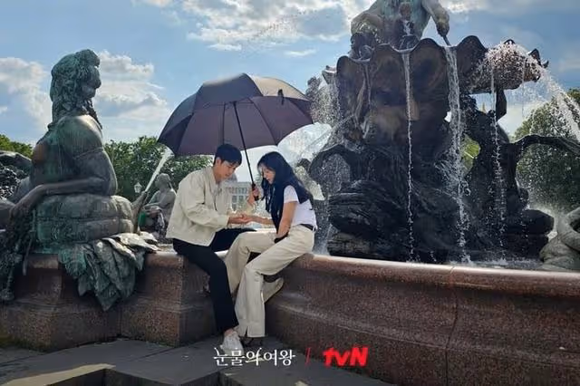 金秀賢、金智媛曬新照，殺青擁抱+粉絲見面會真的太甜