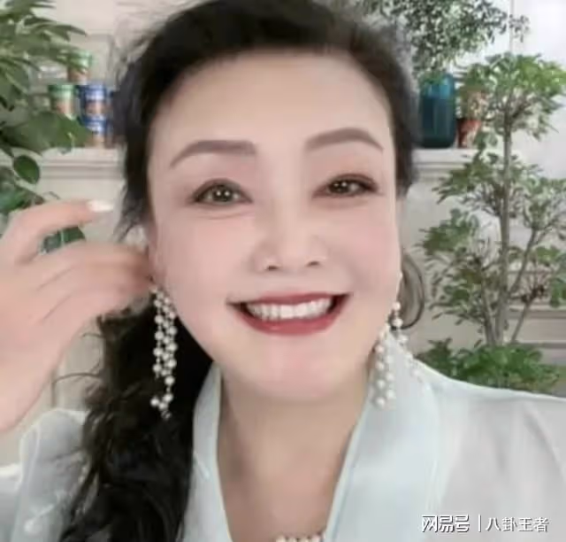 汪小菲爸爸赴台，提親還是看孫子孫女？張蘭開懷大笑，真是去提親
