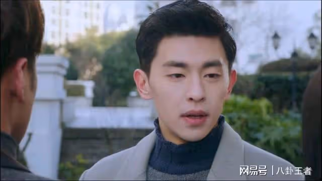 被封殺兩年後鄧倫近況曝光！最近開火鍋店又有熱度啦，又想復出了