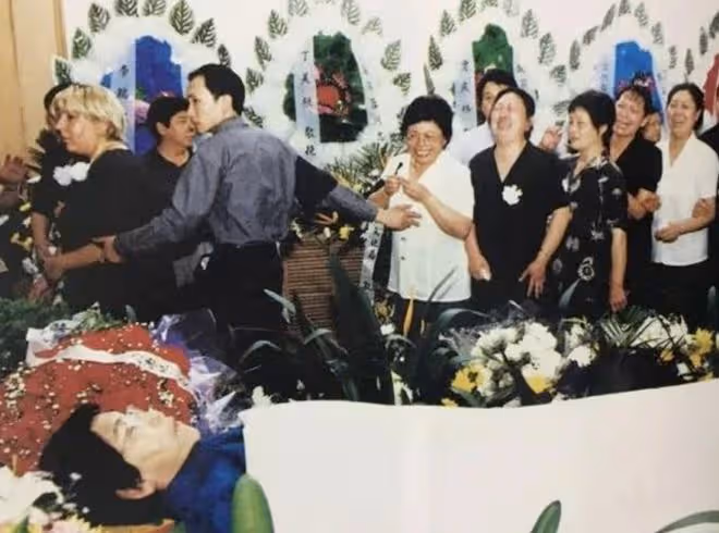 趙麗蓉:丈夫死後嫁小叔子,再婚後喪夫喪女,一句遺言讓人心疼