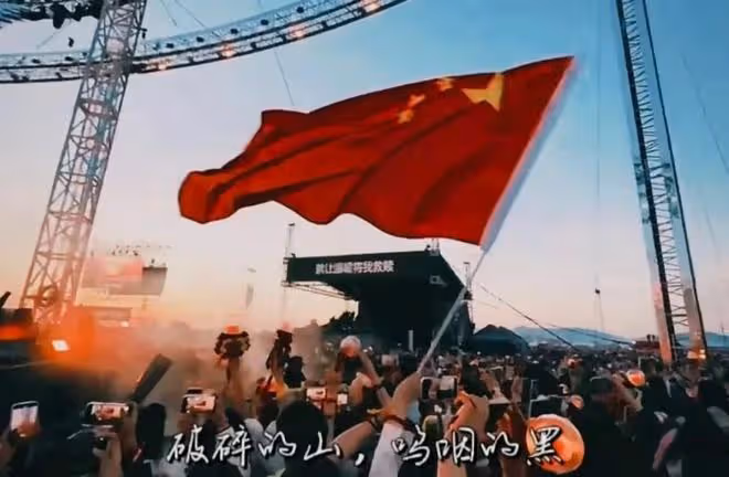 揚眉吐氣!「歌神」華晨宇被人民文娛表揚,這次,老天都在幫他!