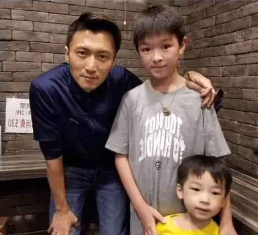 54歲王菲傳喜訊,與謝霆鋒喜結連理,全網恭喜:女人的好命,都寫在她身上