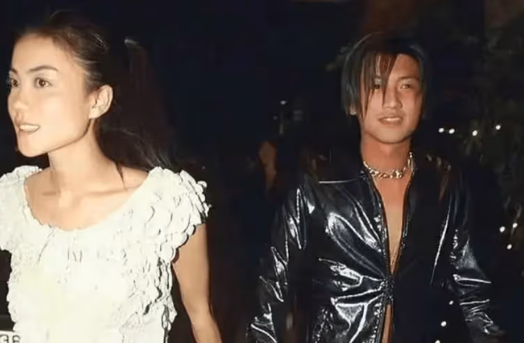 54歲王菲傳喜訊,與謝霆鋒喜結連理,全網恭喜:女人的好命,都寫在她身上